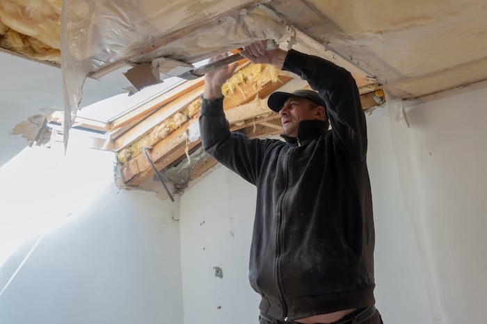 Man preparing restoration on a ceiling